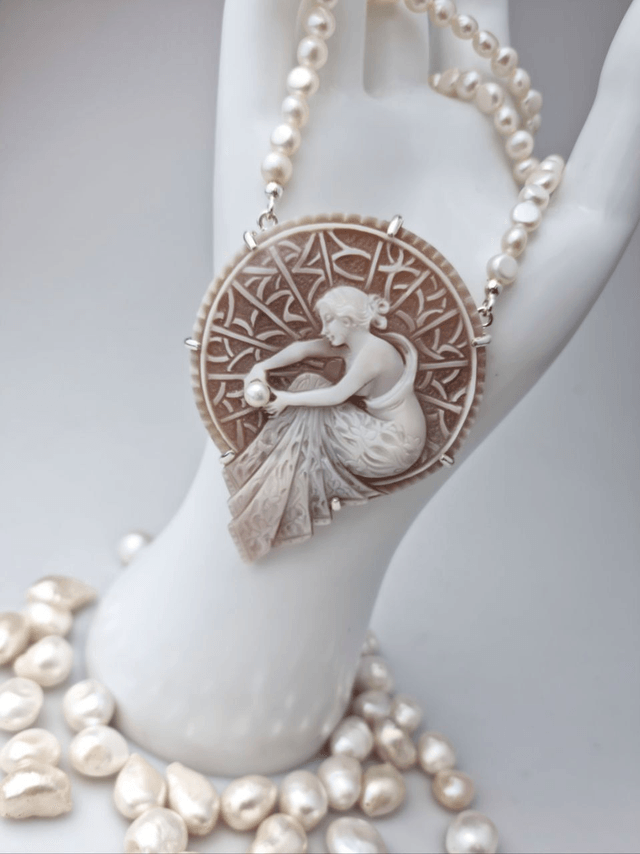 Collana Cammeo Musa del Fiume