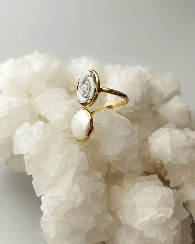 Anello Pura – Rosa Cammeo e Perla Moneta