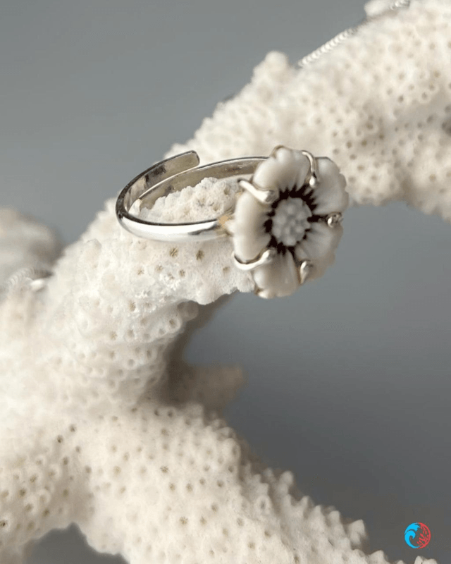 Anello Fiore di Positano in Cammeo