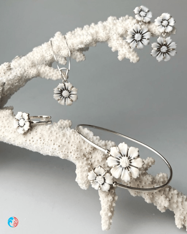 Anello Fiore di Positano in Cammeo