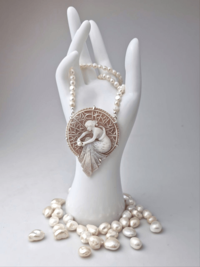 Collana Cammeo Musa del Fiume