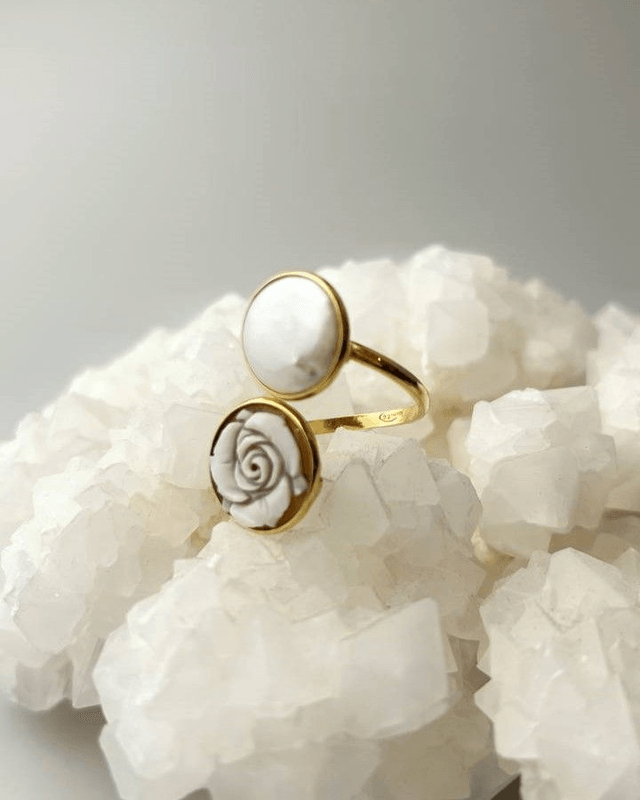 Anello Pura – Rosa Cammeo e Perla Moneta