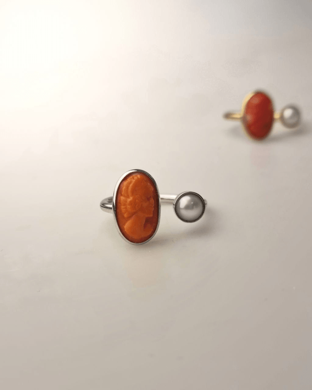 Anello del Desiderio Cammeo in Corallo e Perla