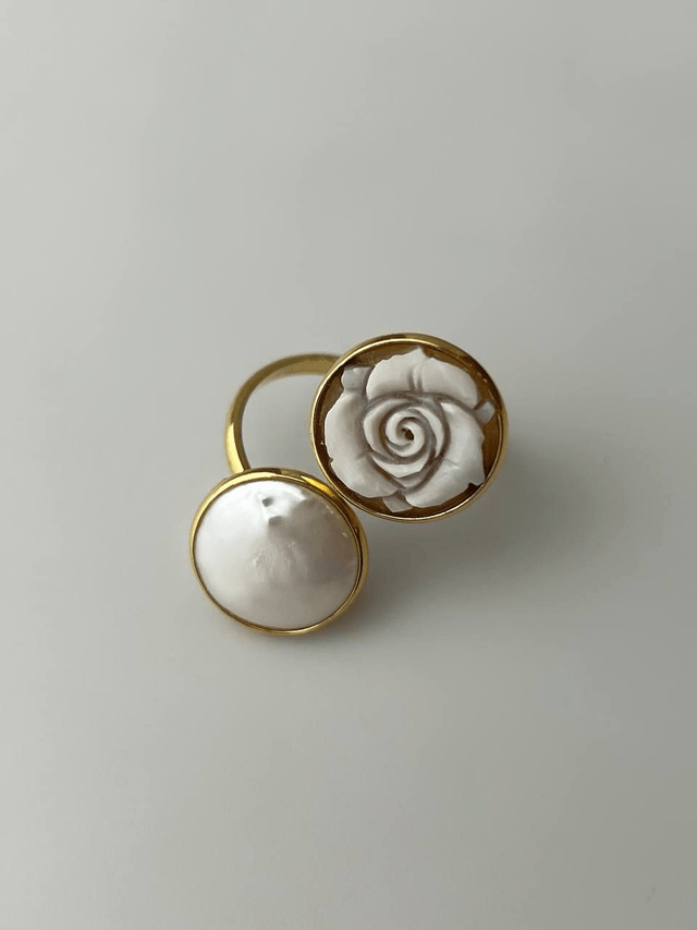 Anello Pura – Rosa Cammeo e Perla Moneta
