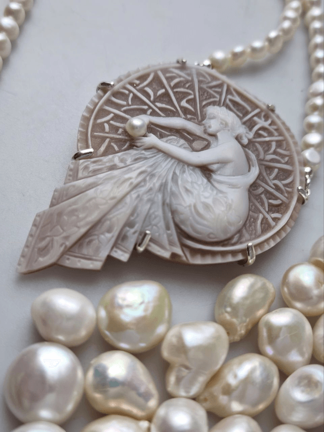 Collana Cammeo Musa del Fiume