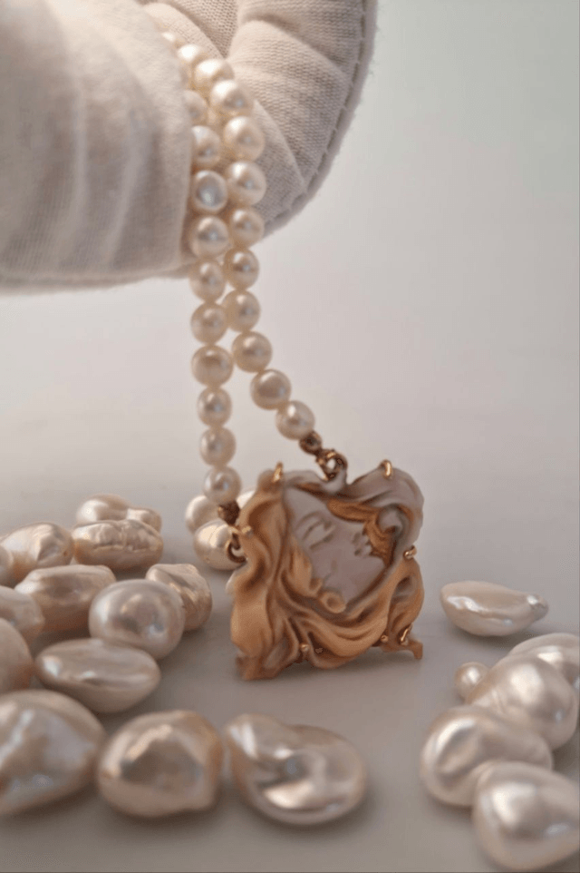 Collana Cammeo e perle Dama dell’Alba