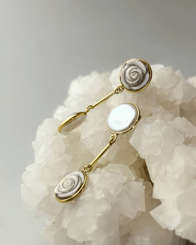 Orecchini Pura – Rosa Cammeo e Perla Moneta