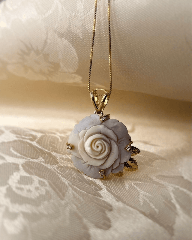 Pendente Rosa Aurea in Cammeo